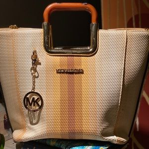 Luxury Michael Kors Bag w/ shoulder chain